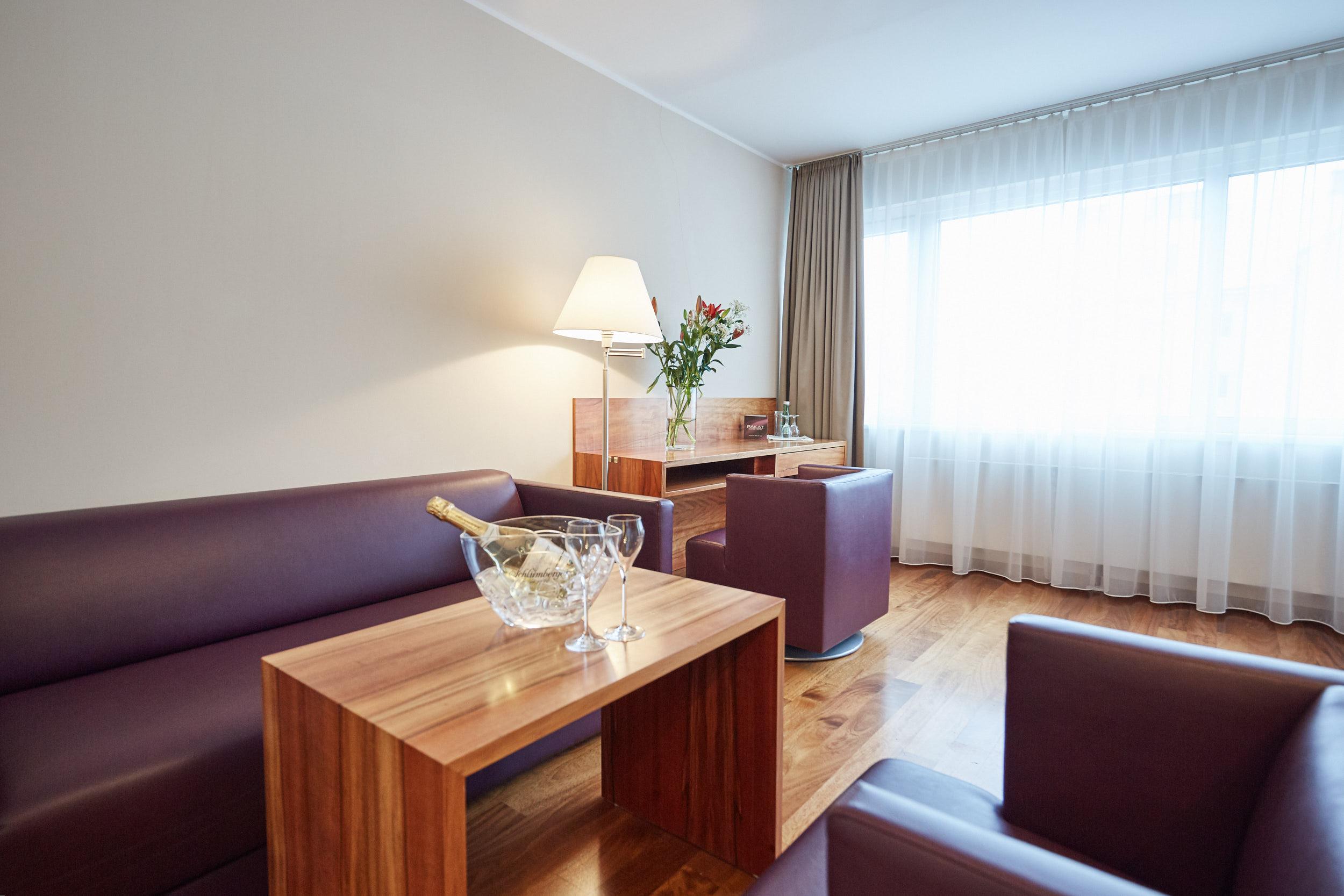 Pakat Suites Виена Екстериор снимка