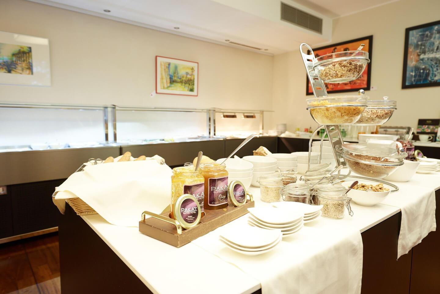Pakat Suites Виена Екстериор снимка