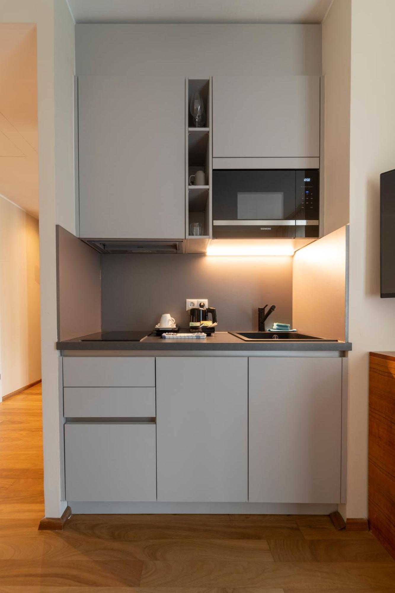Pakat Suites Виена Екстериор снимка